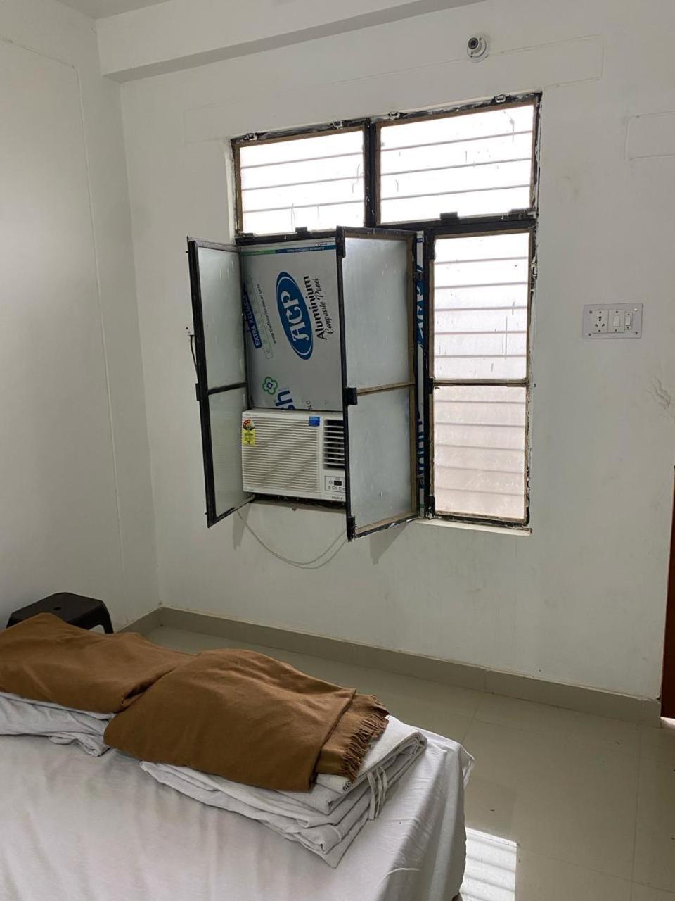 Apartment Sriram 01 Km To Sri Ram Mandir *